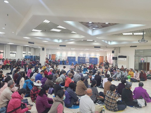 Practitioners gathered at the New Taipei City Banqiao District Office on March 26, 2023 to discuss their cultivation experiences.