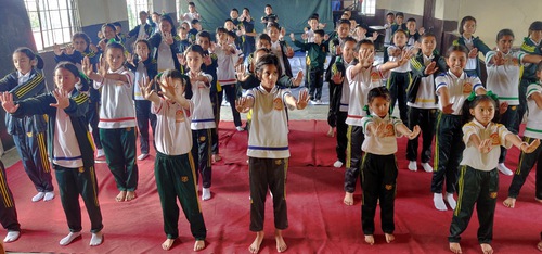 Falun Dafa instructional sessions were conducted in 13 schools throughout the remote Indian town of Mirik.