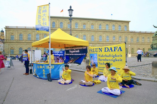 Raising awareness of the persecution at Max-Joseph-Platz outside Munich Residenz in the late afternoon of June 20.