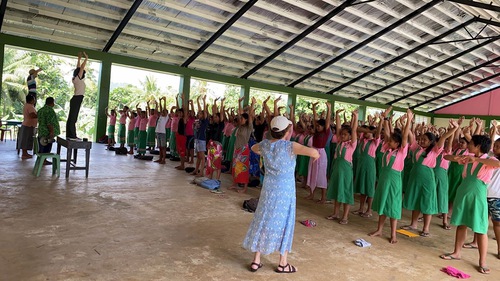 Students, teachers, and staff in Samoan schools were shown the Falun Dafa exercises.