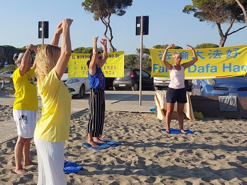 Tourists learned the Falun Gong exercises in Maremma Regional Park.