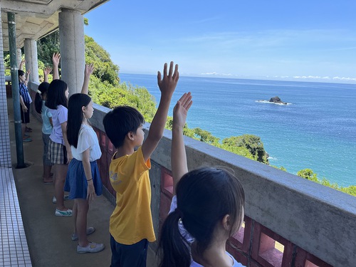 Young practitioners do the Falun Dafa exercises