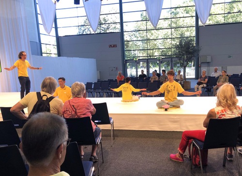 Practitioners showcasing Falun Dafa’s exercises on stage.