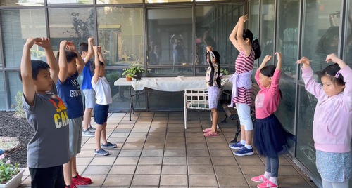 Young Dafa practitioners doing the Falun Dafa exercises