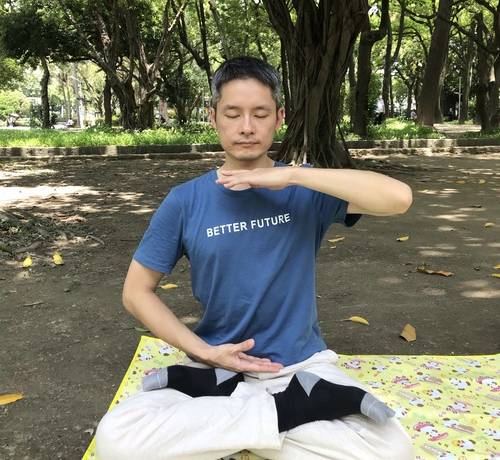 Jianhao doing the sitting meditation exercise
