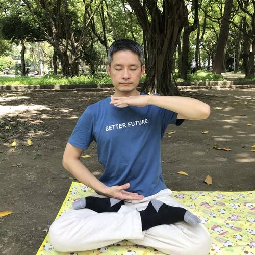 Jianhao doing the sitting meditation exercise