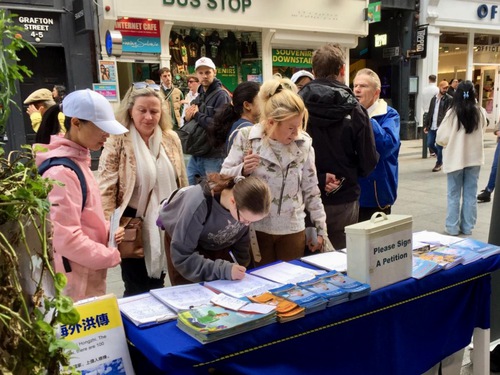 Falun Gong practitioners set up an information booth in downtown Dublin on September 23, 2023, to introduce Falun Gong to passersby.