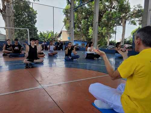 Students and teachers at the Joaquim Luiz de Brito State School learned the Falun Dafa exercises on September 27.