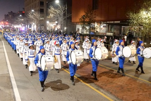 The New York Tian Guo Marching Band, Chinese waist drums and lotus flower team participated in the 2023 Philadelphia Holiday Parade.