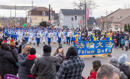 The Tian Guo Marching Band participated in the Santa Claus parade in Markham.