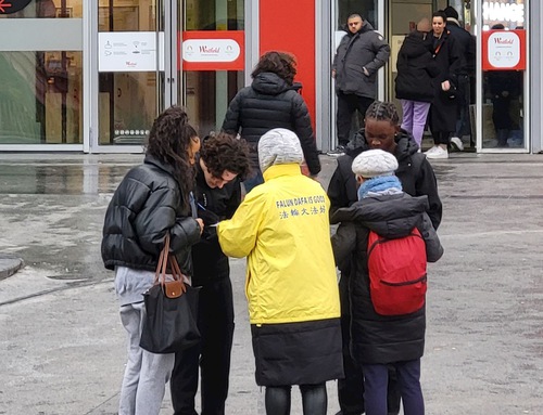 People sign the petition calling for the persecution to end.