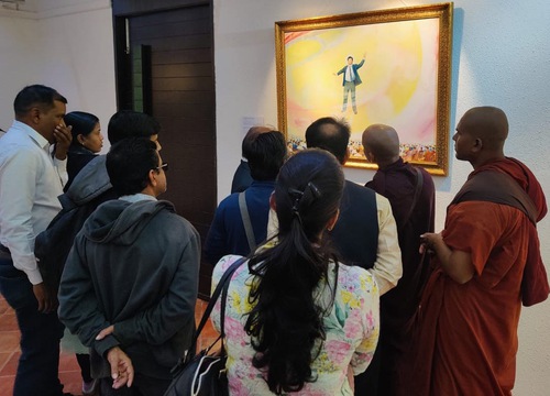 Practitioners explained what Falun Dafa is and the persecution taking place in China through narrating the stories behind each painting.