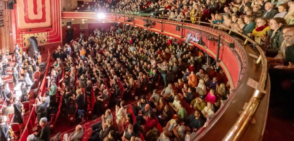 On the night of January 6, 2024, Shen Yun concluded its fourth performance at New Theatre Oxford with four curtain calls. (The Epoch Times)
