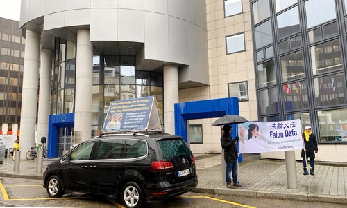 Practitioners gathered in front of the European Parliament on January 17 and 18, 2024, and called for an end to the persecution.
