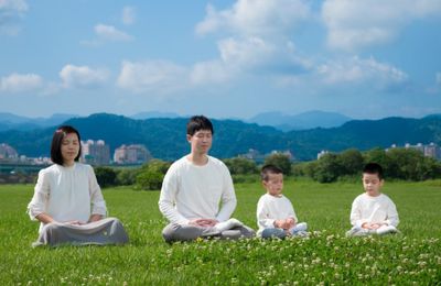 Yiyuan, his wife Yunru and their sons practice the Falun Dafa exercises.