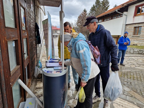 A Russian family signs the petition.