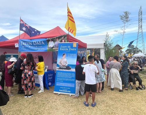 Practitioners introduce Falun Dafa during Vietnamese New Year celebrations on February 17 and 18 at Footscray Park in Melbourne.
