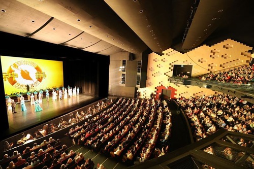 Shen Yun New York Company at a sold-out house at the Ulumbarra Theatre in Bendigo, Australia, on March 3. The company presented four performances in Bendigo March 1–3, all to packed theaters. (The Epoch Times)