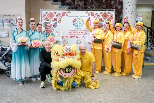 Practitioners introduced Falun Dafa during a cultural festival in Ryazan on February 18, 2024.