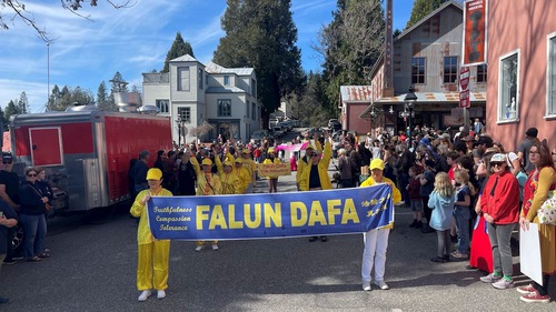 Falun Dafa practitioners participate in the 2024 Nevada City Chinese Lunar New Year Parade and Festival.