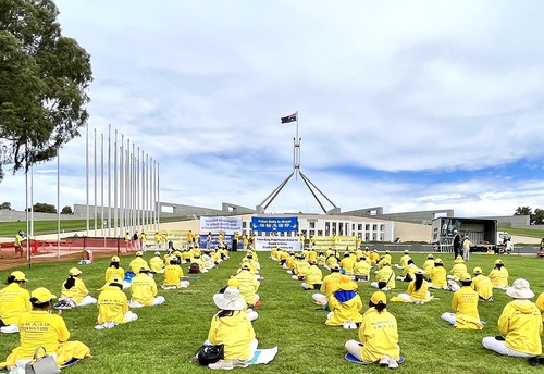 Falun Gong practitioners held a rally in front of Parliament in Canberra on March 20.