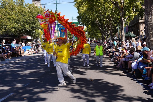 Falun Dafa practitioners participate in the Easter Gala Parade at Bendigo on March 31, 2024.