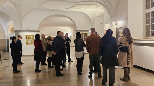 Guests from political, business, and culture circles were invited to participate in the opening ceremony of The Art of Zhen Shan Ren International Exhibition.
