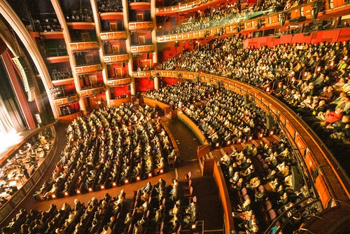 Shen Yun North America Company at the Dolby Theatre in Hollywood, California, on April 5. The company presented four performances in Hollywood April 5–7, all to full theatres. (The Epoch Times)