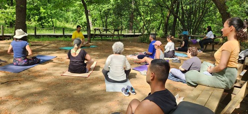 People in Marmaris learn the Falun Dafa exercises.
