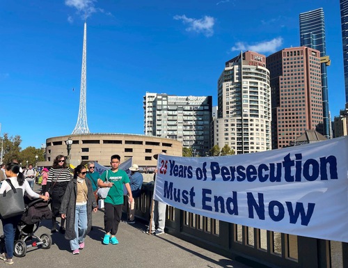 Banner display on Princes Bridge to mark the April 25 appeal