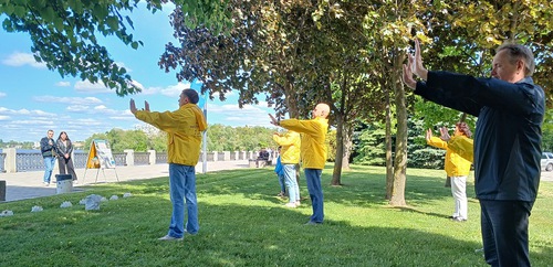 Falun Dafa practitioners held an event on May 12 in Dnipro to celebrate World Falun Dafa Day.