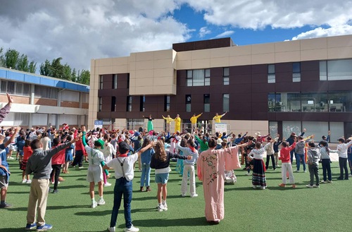 Six-to-eight year-old students learn the Falun Dafa exercises.