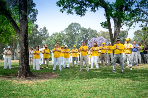 Practitioners from Israel gathered at Yarkon Park in Tel Aviv on Saturday, May 11, 2024, to celebrate the 25th World Falun Dafa Day.