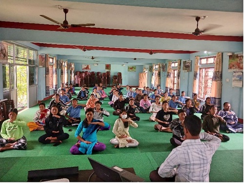 Teachers and students learn the Falun Dafa exercises.