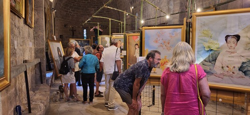 People from all walks of life attended the Truthfulness-Compassion-Forbearance Art Exhibition.