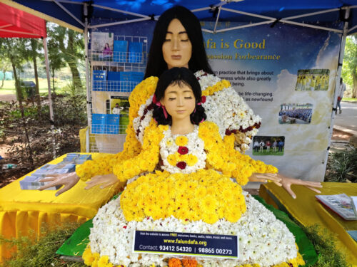 Practitioners created a flower display depicting a mother and daughter doing the fifth Falun Dafa exercise, a meditation.