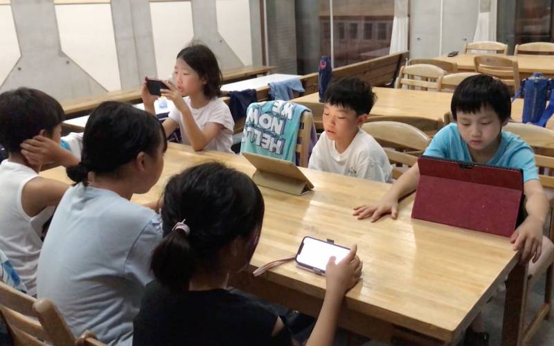 Children studied the teachings of Falun Dafa every day.