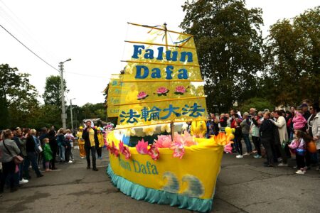 Practitioners participated in the 47th Flowers, Fruits, and Vegetables Harvest Festival on September 14 in Skierniewice, Poland.