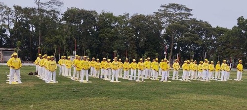 Practitioners do the exercises at Bung Karno Park on November 10, 2024.