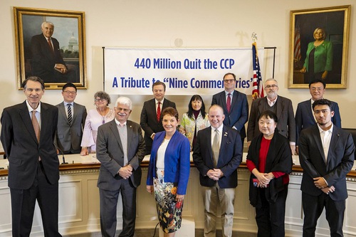 The Epoch Times and NTD TV’s forum on Capitol Hill on November 22 celebrated the 440 million Chinese people who have renounced their association with the CCP and its affiliated organisations and commemorated two decades since the release of the editorial series Nine Commentaries on the Chinese Communist Party. Elected officials in Washington D.C., experts, and media spoke at the forum. (Photo of the forum).