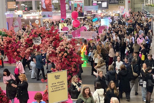 Falun Gong practitioners participated in the “I Love Me” expo in Helsinki on November 29 through December 1, 2024.