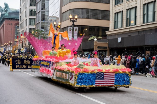 Falun Dafa practitioners participate in the 90th Chicago Thanksgiving Parade on November 28, 2024.