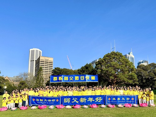 Falun Dafa practitioners in Sydney wish Master Li a happy New Year.