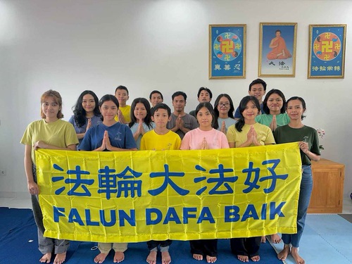 Young practitioners sincerely thank compassionate Master Li for his guidance and wish him a happy New Year.