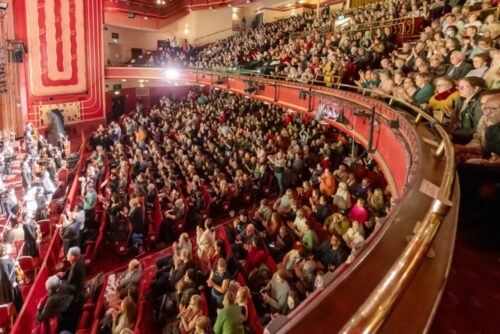 On the night of January 6, 2024, the Shen Yun Era Company (one of eight Shen Yun companies touring the world simultaneously) concluded its fourth performance at New Theatre Oxford with four curtain calls. (The Epoch Times)