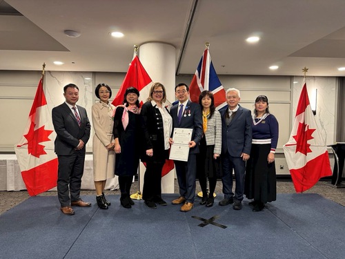 Federal MP and member of the Federal Conservative shadow cabinet, Honorable Anna Roberts (fourth from left) presented the award to Zhang Pixing (fourth from right).