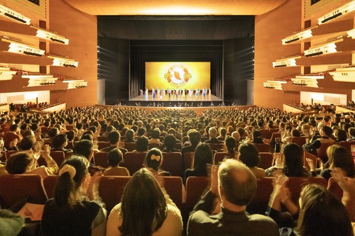 Shen Yun Global Company at a sold-out performance at the Aichi Prefectural Art Theatre in Nagoya on December 27, 2024. The company presented six performances in Nagoya December 23–27. (The Epoch Times)