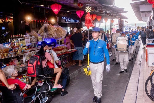 Falun Dafa practitioners held a Chinese New Year parade on Pulau Ketam on February 1.