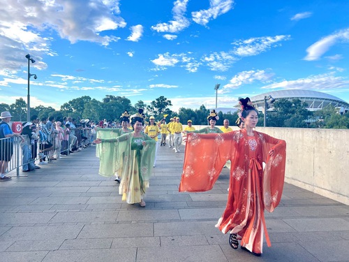 Falun Dafa practitioners participated in the Australia Day parade in Adelaide on January 26, 2025.