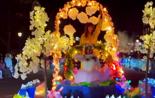 People said they admired the practitioners’ float and the words “Truthfulness-Compassion-Forbearance.”
